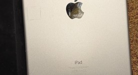 Good
													Apple iPad Pro 9.7" - Unlocked, Silver, 128 GB, A1674, photo 2 of 2