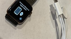 Fair
													Apple Watch Series 4 40mm - Unlocked, Gold, A1975 - Cellular, Stainless, photo 3 of 4