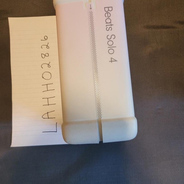 Beats Solo 4 - Pink