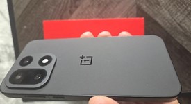 Mint
													OnePlus 15 - Unlocked Non-US, Infinite Black, 256 GB, 12 GB, photo 1 of 12