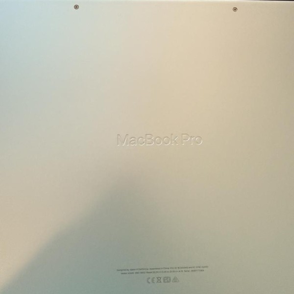 MacBook Pro 2021 - 14 inch - 2 TB, Silver, 32 GB, Apple M1 Pro 10-core