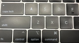 Good
													MacBook Pro 2018 (With Touch Bar) - 13" - I5, Gray, 256 GB, 16 GB, photo 3 of 8