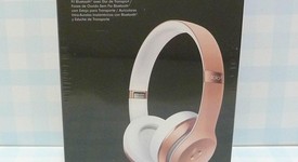 New
													Beats Solo3 - Rose Gold, photo 2 of 5