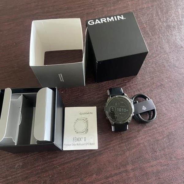 Garmin Fenix 8 - Carbon, AMOLED