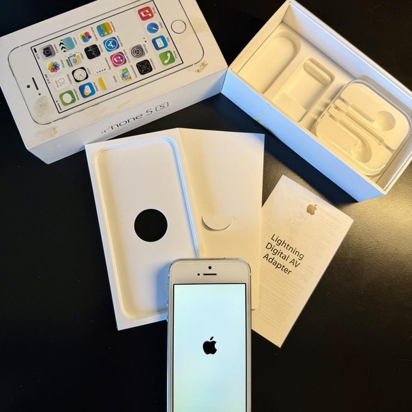 Apple iPhone 5S - AT&T, 32 GB, Silver, A1533
