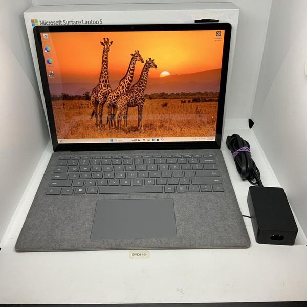 Microsoft Surface Laptop 5 - 256 GB, Platinum, 8 GB, Intel Core i5, 13.5 inch