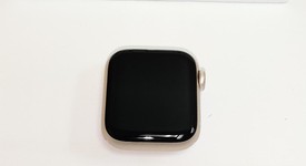 Good
													Apple Watch SE 2nd Gen 40mm - Unlocked, Starlight, A2726 - Cellular, Aluminum, photo 2 of 10
