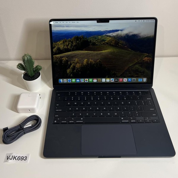 MacBook Air 2022 (M2) - 13 inch - 256 GB, Midnight, 8 GB, Apple M2