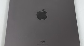 Good
													Apple iPad Pro 11" 2nd Gen 2020 - Unlocked, Gray, 256 GB, A2068, photo 3 of 7
