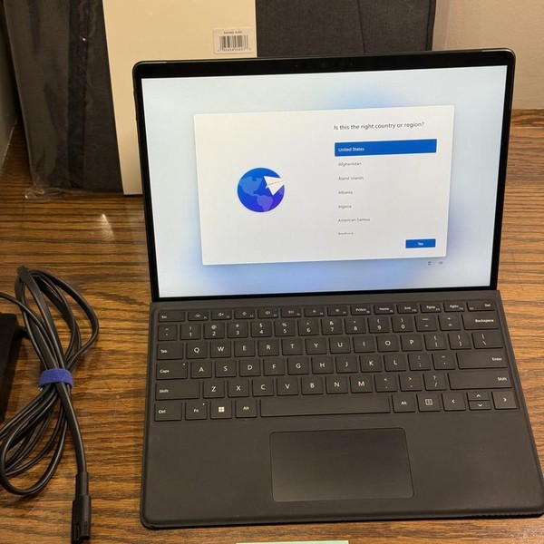 Microsoft Surface Pro 8 - I5, Graphite, 256 GB, 8 GB