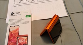 Mint
													Motorola Razr (2024) - Unlocked, Orange, 256 GB, 8 GB, photo 2 of 8