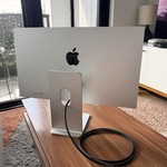 Good Apple Studio Display (2022) - Standard Glass, Tilt and Height Adjustable Stand