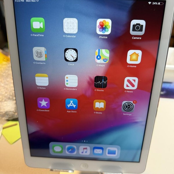 Apple iPad Air - Wi-Fi, 16 GB, Silver