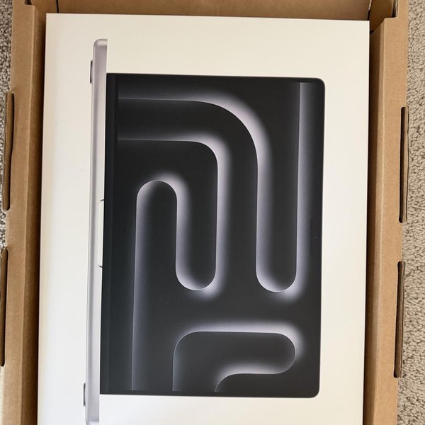 MacBook Pro 2024 - 14 inch - 1 TB, Silver, 36 GB, Apple M4 Max 14-core