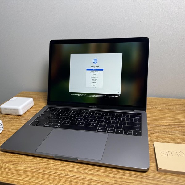 MacBook Pro 2018 (With Touch Bar) - 13 inch - 512 GB, Gray, 16 GB, Intel Core i7