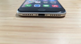 Good
													Apple iPhone SE 3rd Gen 2022 - Unlocked, Starlight, 128 GB, A2595, photo 4 of 15