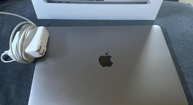 Good
													MacBook Pro 2017 (With Touch Bar) - 13" - I5, Gray, 256 GB, 8 GB, photo 5 of 10