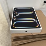 Mint Apple iPad Pro 13 inch (M5) 2025 - Unlocked, Apple M5 9-Core, Space Black, 256 GB, A3361, Standard Glass