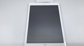 Good
													Apple iPad 5th Gen - Wi-Fi, Silver, 32 GB, A1822, photo 1 of 5