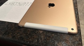 Good
													Apple iPad 7th Gen - Unlocked, Gold, 32 GB, A2200, photo 5 of 5