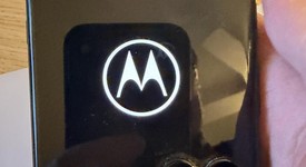 Mint
													Motorola Razr Ultra (2025) - Unlocked, PANTONE Scarab, 512 GB, 16 GB, photo 5 of 7