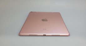 Fair
													Apple iPad Pro 9.7" - Unlocked, Rose Gold, 32 GB, A1674, photo 2 of 7