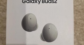 New
													Samsung Galaxy Buds2 - Olive, SM-R177, photo 1 of 3