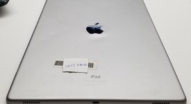 Fair
													Apple iPad Pro 12.9" 1st Gen 2015 - Unlocked, Gray, 128 GB, A1652, 1st Gen 2015, photo 3 of 3