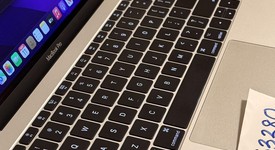 Good
													MacBook Pro 2017 (No Touch Bar) - 13" - I5, Silver, 128 GB, 8 GB, photo 3 of 9