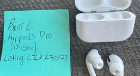 Used
													Apple AirPods Pro - Wireless Case, photo 2 of 6