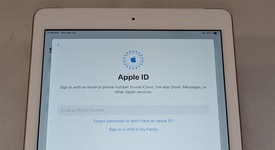 Good
													Apple iPad 6th Gen - Unlocked, Gold, 32 GB, A1954, photo 3 of 4