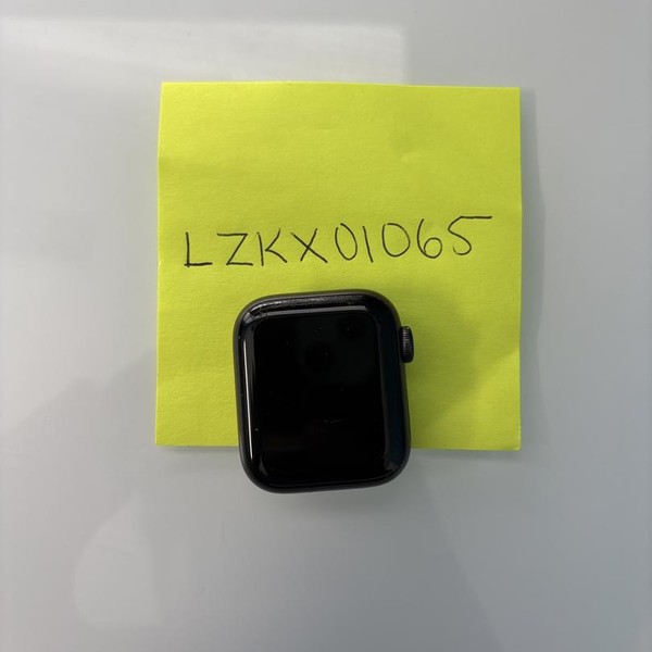 Apple Watch SE 1st Gen 40mm - Gray, A2351 - GPS, Aluminum