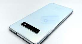 Good
													Samsung Galaxy S10 Plus - Unlocked, Ceramic White, 512 GB, 8 GB, SM-G975U1, photo 2 of 4