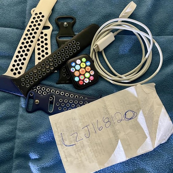 Apple Watch SE 1st Gen 44mm - Unlocked, Gray, A2354 - Cellular, Aluminum