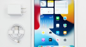 Mint
													Apple iPad Air 2 - Unlocked, Silver, 128 GB, photo 1 of 1