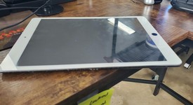Fair
													Apple iPad 9th Gen - Unlocked, Gray, 64 GB, A2603, photo 3 of 14