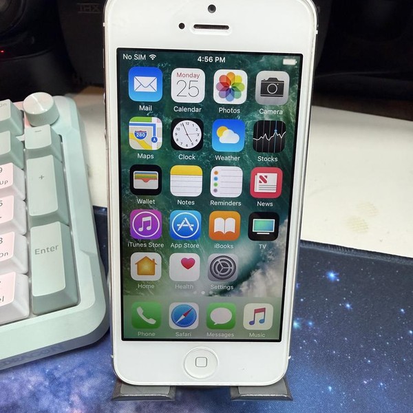 Apple iPhone 5 - Unlocked, 16 GB, White, A1428
