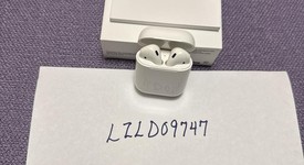 Used
													Apple AirPods 1st Gen - Lightning Case, photo 3 of 4