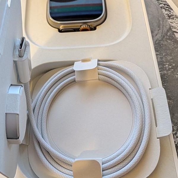 Apple Watch Ultra 49mm - Unlocked, Titanium, A2622