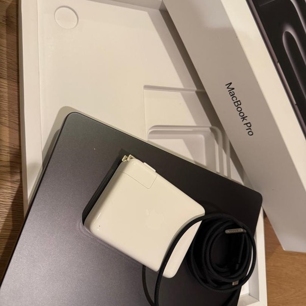 MacBook Pro Late 2023 (M3) - 16 inch - 2 TB, Black, 96 GB, Apple M3 Max 14-core, 30-core GPU