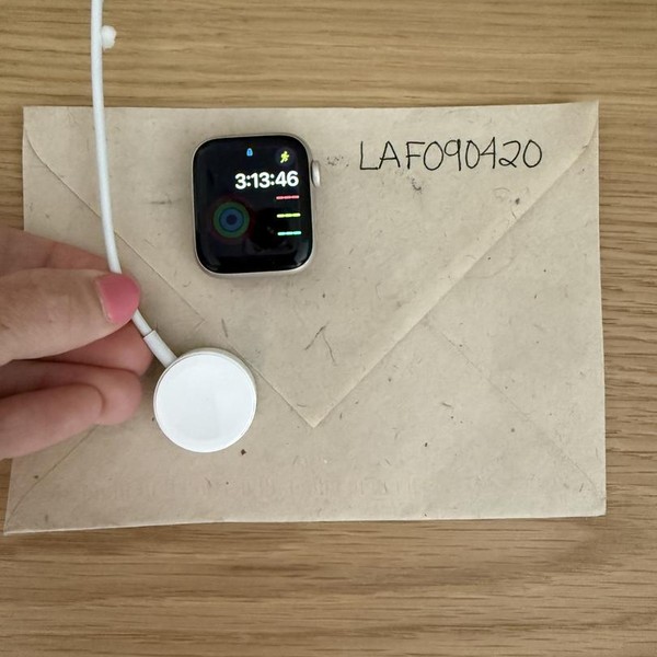 Apple Watch SE (3rd Gen) 40mm - Starlight, A3324 - GPS