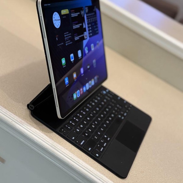 Apple iPad Pro 12.9 inch 4th Gen 2020 - Wi-Fi, 256 GB, Silver, A2229