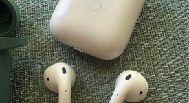 Used
													Apple AirPods 2nd Gen - Wireless Case, photo 2 of 9