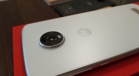 Mint
													Moto Z4 - Unlocked, White, 128 GB, 4 GB, photo 4 of 16