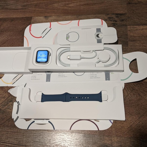 Apple Watch SE 2nd Gen 40mm - Silver, A2722 - GPS, Aluminum