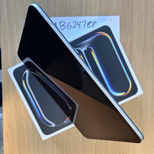 Apple iPad Pro 11 inch (M4) 2024 - Wi-Fi, 256 GB, Silver, 8 GB, A2836, Standard Glass