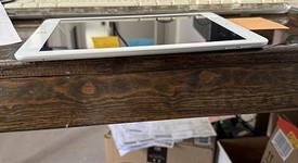 Mint
													Apple iPad 5th Gen - Unlocked, Silver, 128 GB, A1823, photo 4 of 8