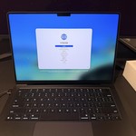 Good MacBook Pro 2026 - 14 inch (M5) - 1 TB, Space Black, 32 GB, Apple M5, Nano-texture Display