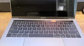 Good
													MacBook Pro 2017 (With Touch Bar) - 13" - I7, Gray, 256 GB, 16 GB, photo 5 of 9