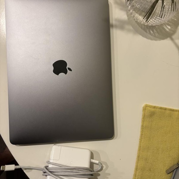 MacBook Pro 2019 - 13 inch - 512 GB, Gray, 8 GB, Intel Core i5